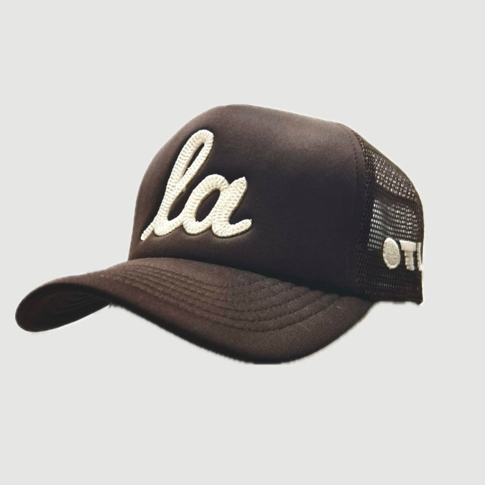 ONLY THE LONELY SCRIPT LA CHAINSTITCH FOAM TRUCKER (BROWN/IVORY)