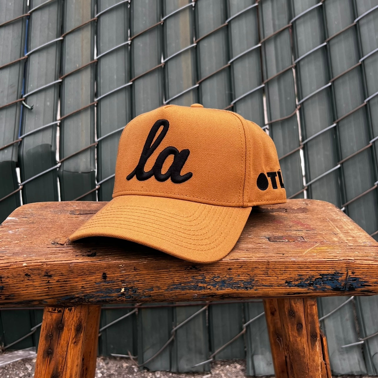ONLY THE LONELY SCRIPT LA PRO HAT (CAMEL BROWN BLACK)