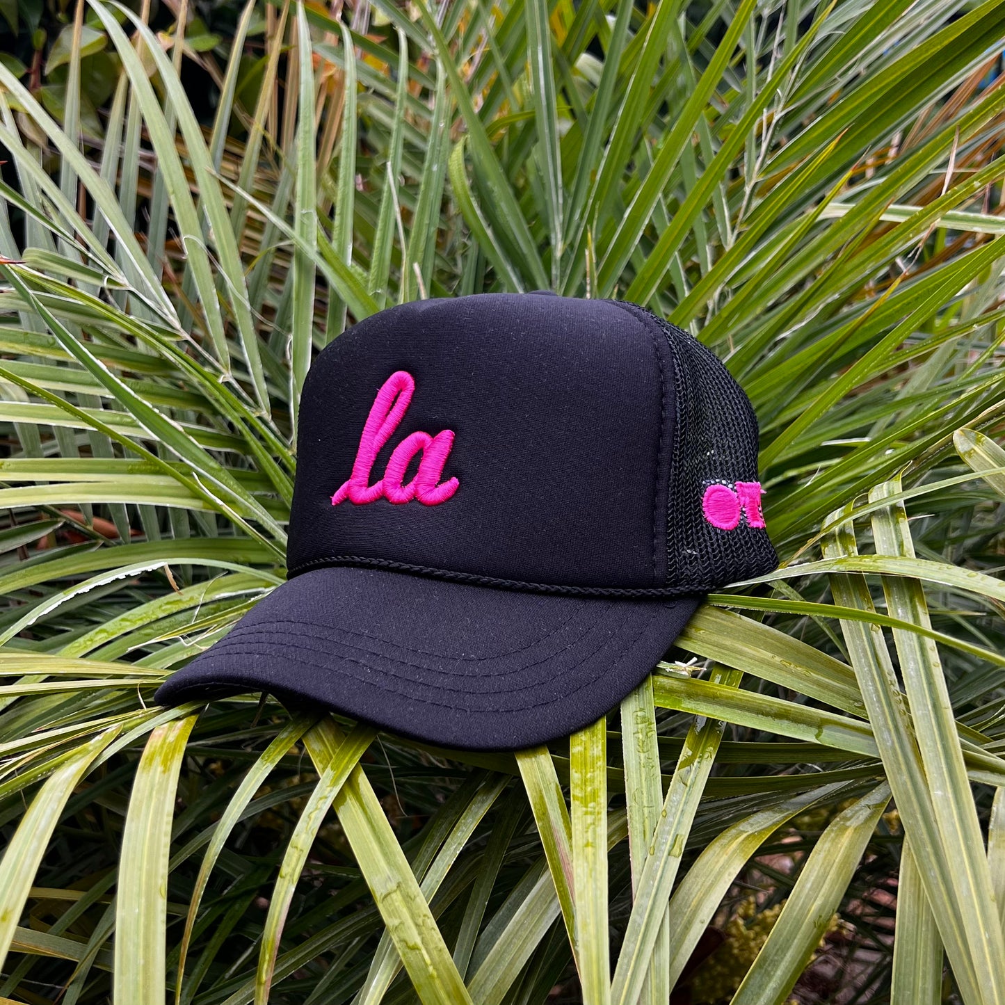ONLY THE LONELY SCRIPT LA KIDS FOAM TRUCKER (BLACK/PINK)