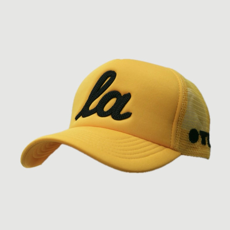 ONLY THE LONELY SCRIPT LA CHAINSTITCH FOAM TRUCKER (GOLD/BLACK)