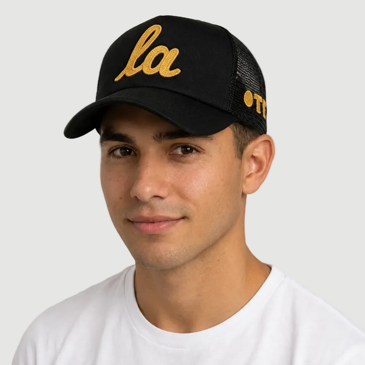 ONLY THE LONELY SCRIPT LA CHAINSTITCH FOAM TRUCKER (BLACK/GOLD)